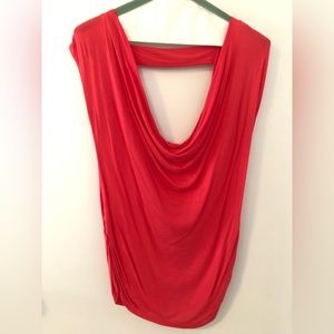 BELLA D coral cut out tee with ruched sides. SZ M